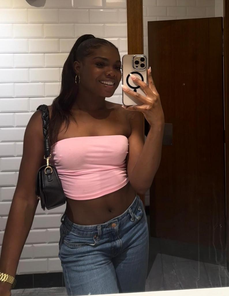 614210813: Chica busca chico en Barcelona