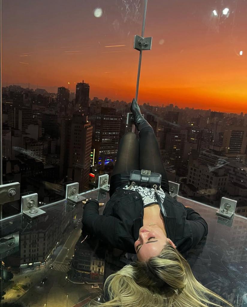 604929831: Chica busca chico en Cantabria