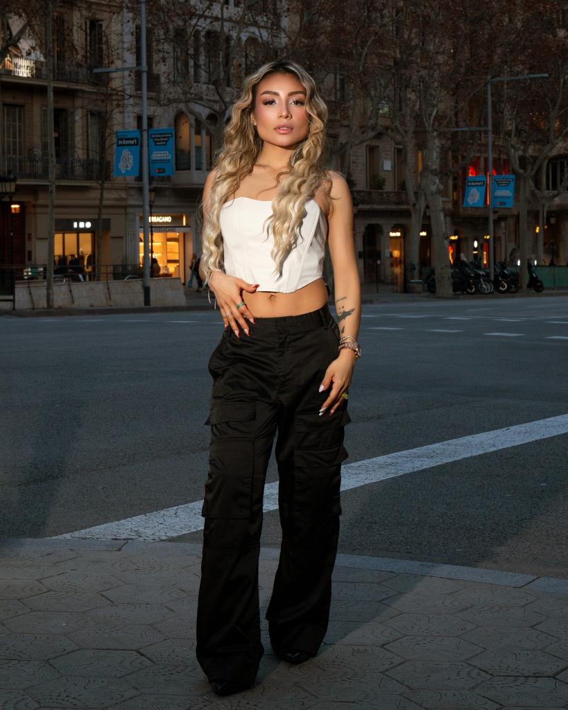 647221910: Chica busca chico en Barcelona