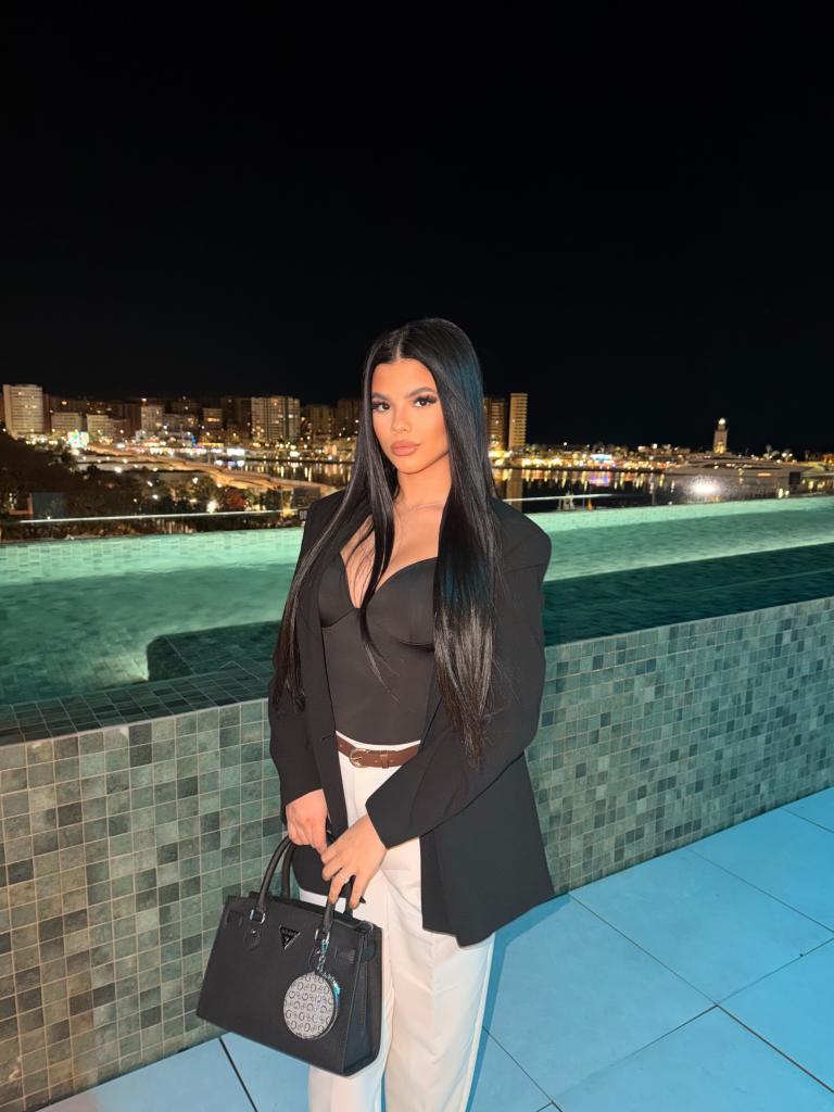 Chica busca chico en Almería: 