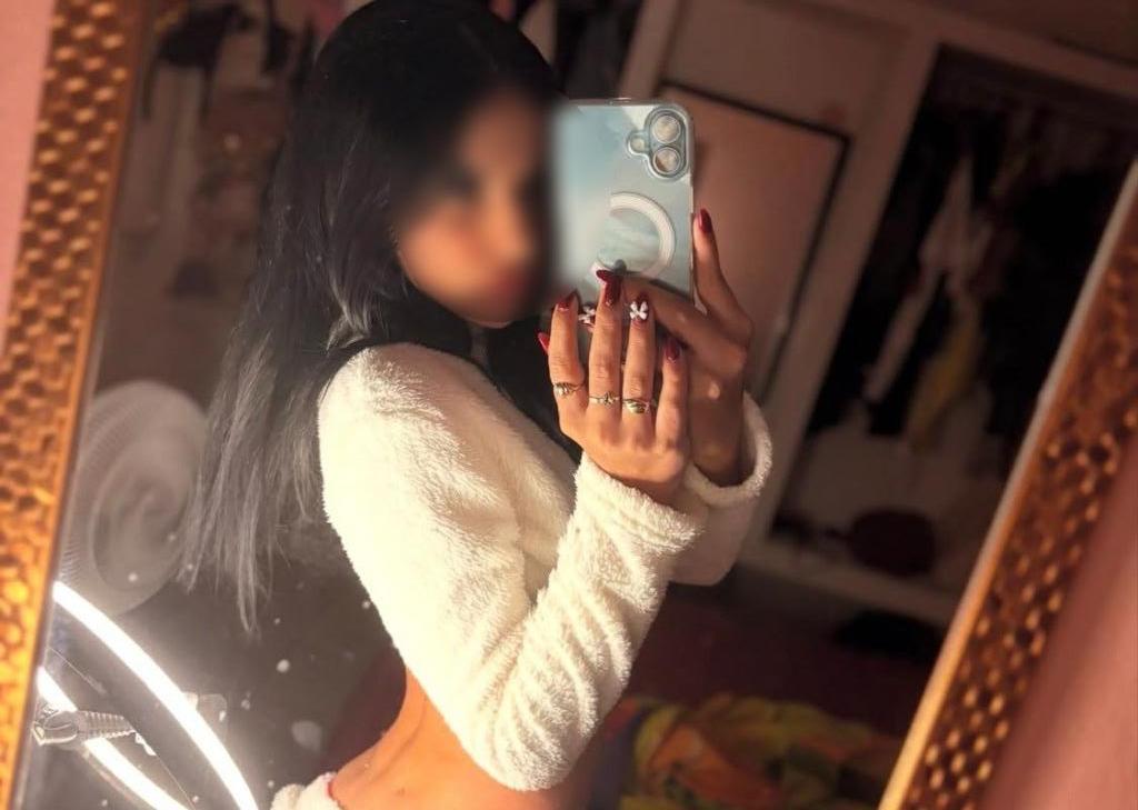 633839751: Chica busca chico en La Coruña