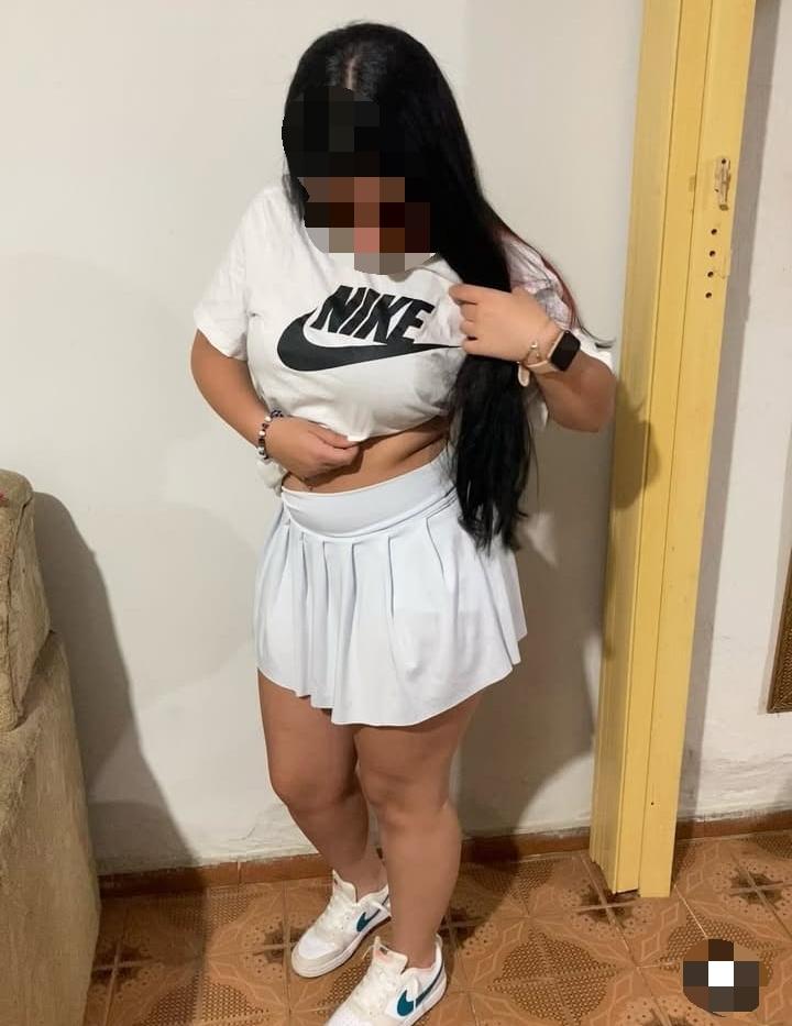 664210286: Chica busca chico en Sevilla