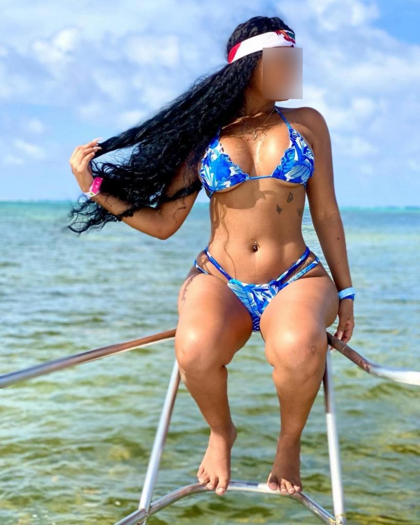 667590915: Chica busca chico en Barcelona