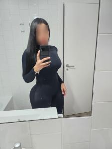 697766701: Chica busca chico en Madrid