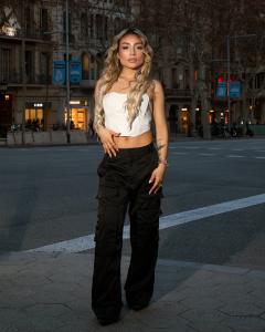 647221910: Chica busca chico en Barcelona