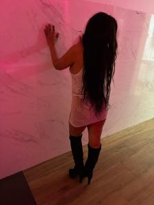 631050847: Chica busca chico en Barcelona