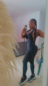 613694952: Chica busca chico en Barcelona