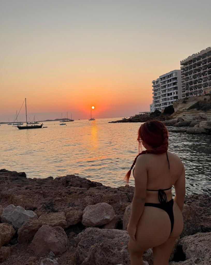 664383511: Chica busca chico en Ibiza