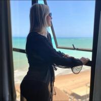 604929831: Chica busca chico en Cantabria