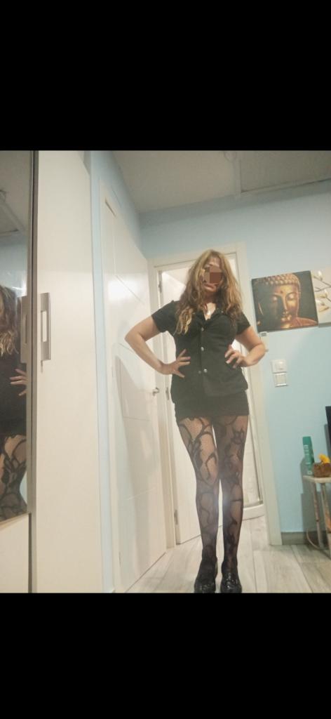 697317494: Chica busca chico en Madrid