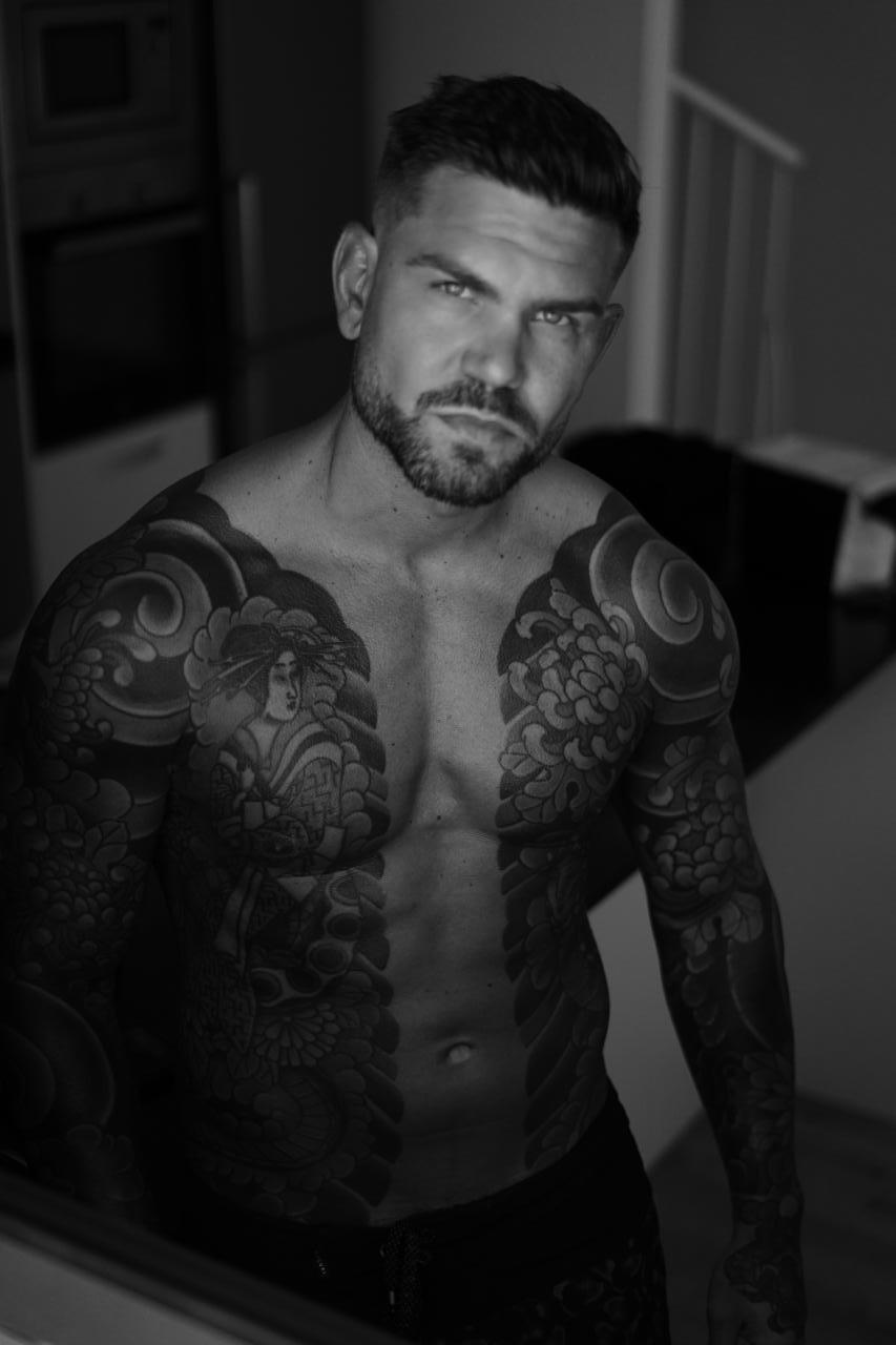 679849130: Chico busca chica en Barcelona