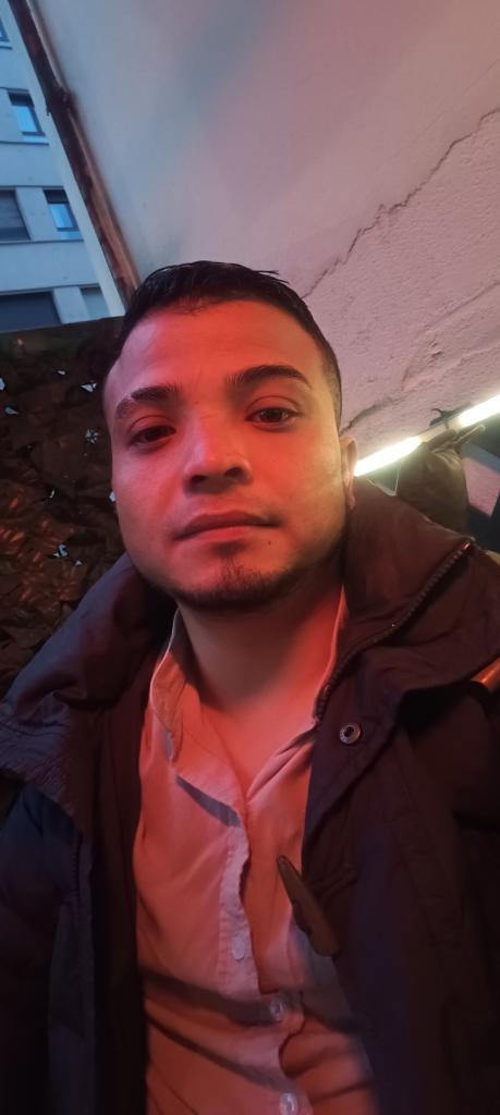 Chico busca chica en Sevilla: 