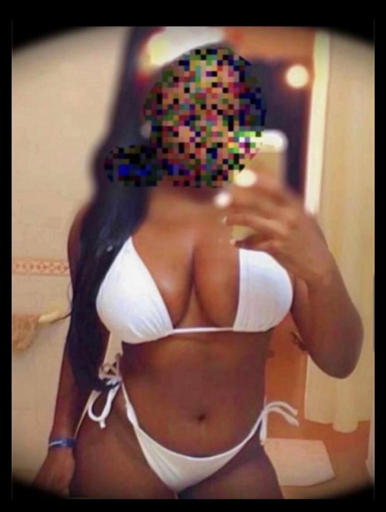 632779229: Chica busca chico en Barcelona