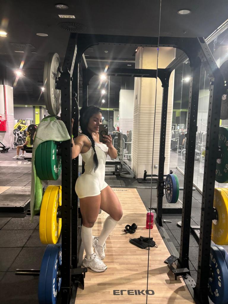 631885968: Chica busca chico en Granada