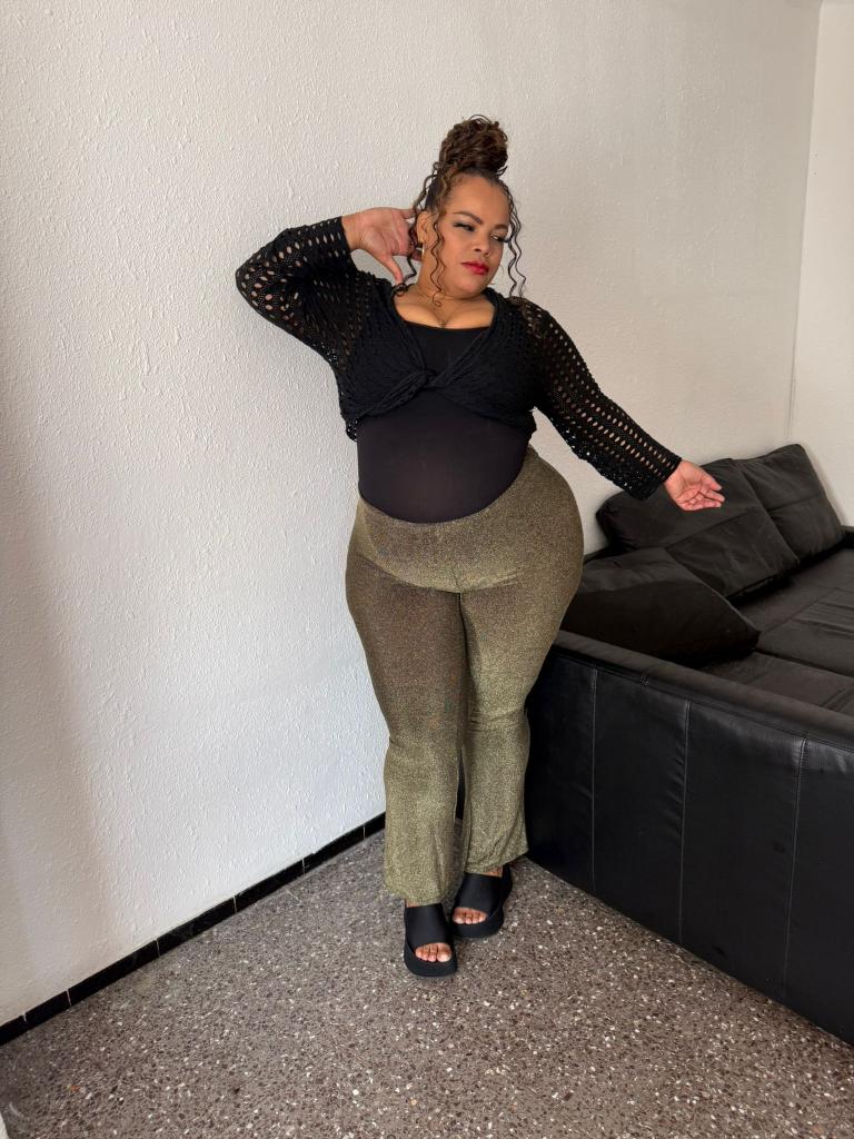 677714108: Chica busca chico en Barcelona