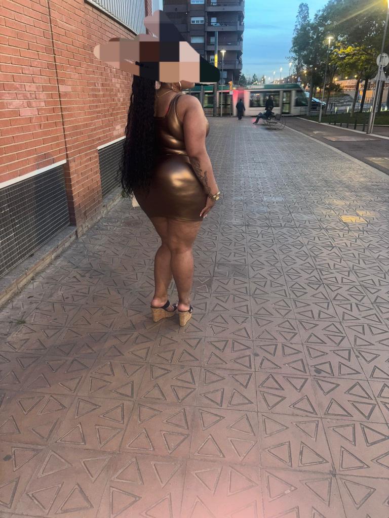 677714108: Chica busca chico en Barcelona