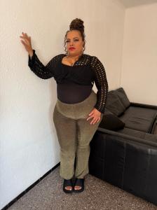 677714108: Chica busca chico en Barcelona