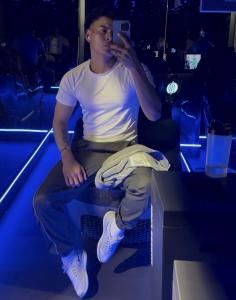 698461472: Chico busca chica en Barcelona