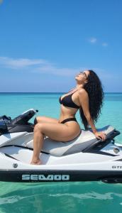 613677079: Chica busca chico en Lugo