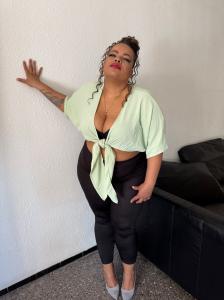 677714108: Chica busca chico en Barcelona