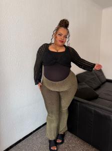 677714108: Chica busca chico en Barcelona