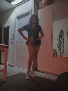 697317494: Chica busca chico en Madrid