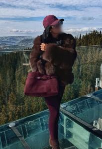 613767340: Chica busca chico en Orense