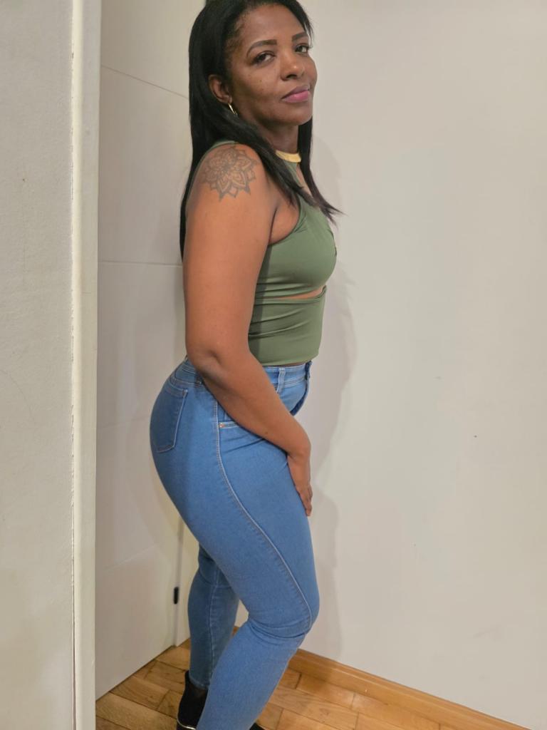 672468365: Chica busca chico en Zaragoza