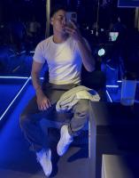 698461472: Chico busca chica en Barcelona