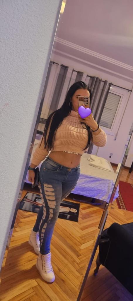 643876110: Chica busca chico en Navarra