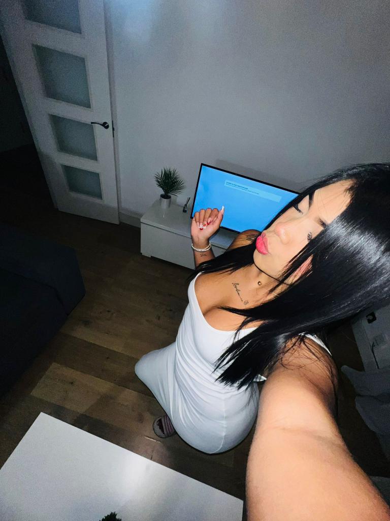 677261676: Chica busca chico en Valencia