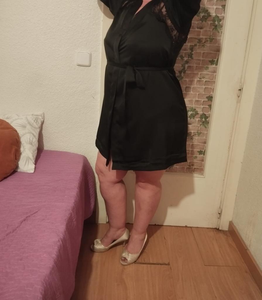 697910438: Chica busca chico en Madrid