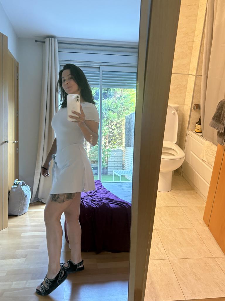 670318397: Chica busca chico en Valencia