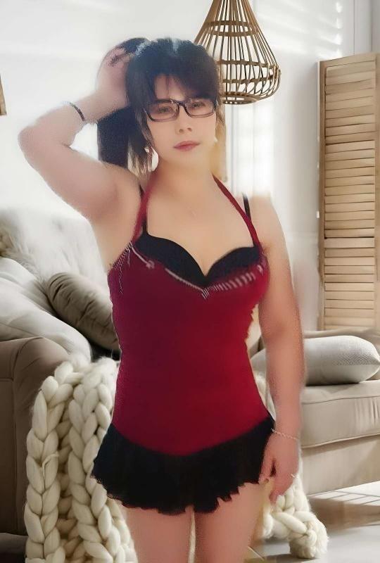 613401451: Chica busca chico en Gerona