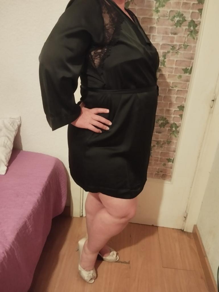 697910438: Chica busca chico en Madrid