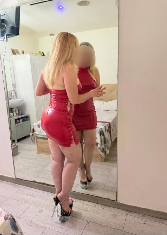 631029847: Chica busca chico en Gerona