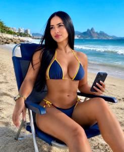610671464: Chica busca chico en Barcelona