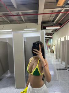 654479341: Chica busca chico en Barcelona