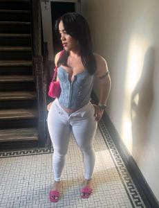 613285333: Chica busca chico en Barcelona