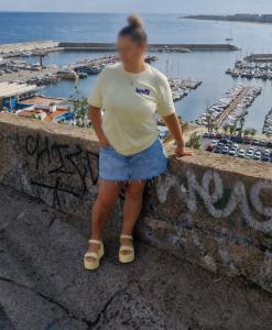 698306727: Chica busca chico en Gerona