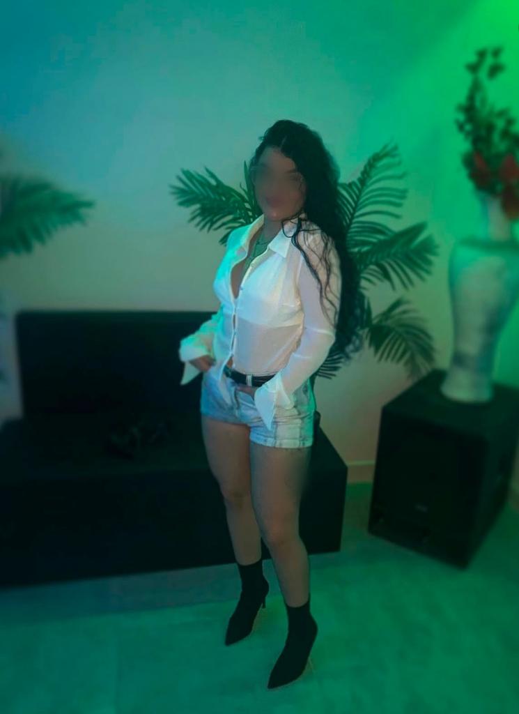627248954: Chica busca chico en Sevilla