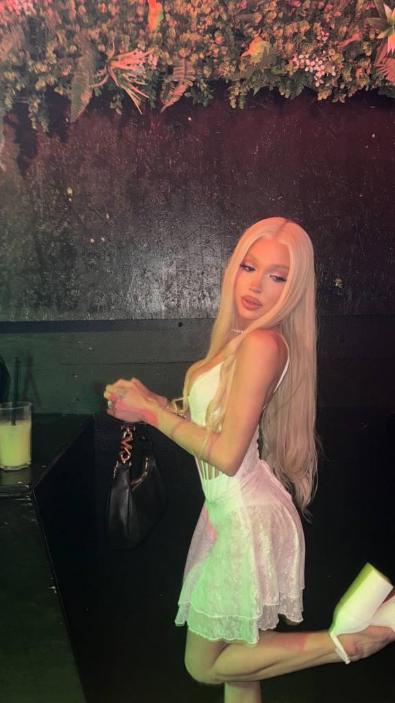 627083299: Chica busca chico en Madrid