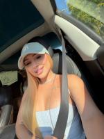 647138095: Chica busca chico en Barcelona