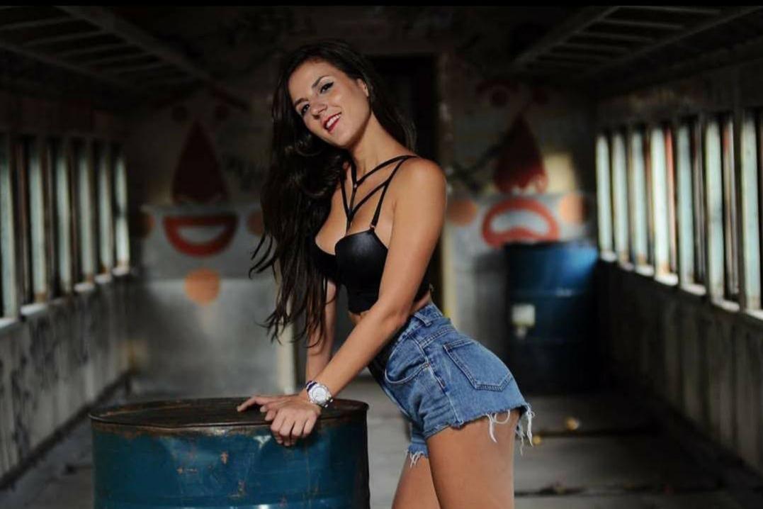 Chica busca chico en Ibiza: 