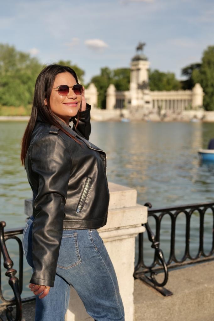 742045896: Chica busca chico en Madrid