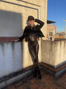 644441551: Chica busca chico en Barcelona