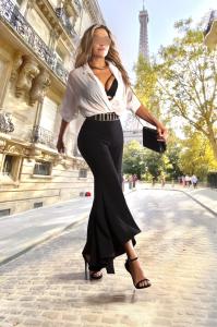 664194497: Chica busca chico en Barcelona