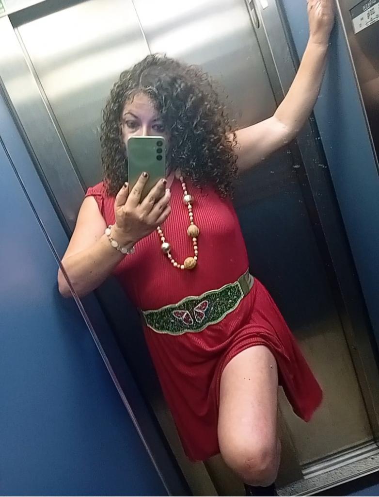 743020438: Chica busca chico en León