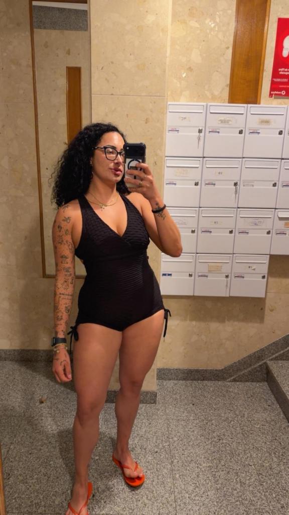 613677079: Chica busca chico en Lugo