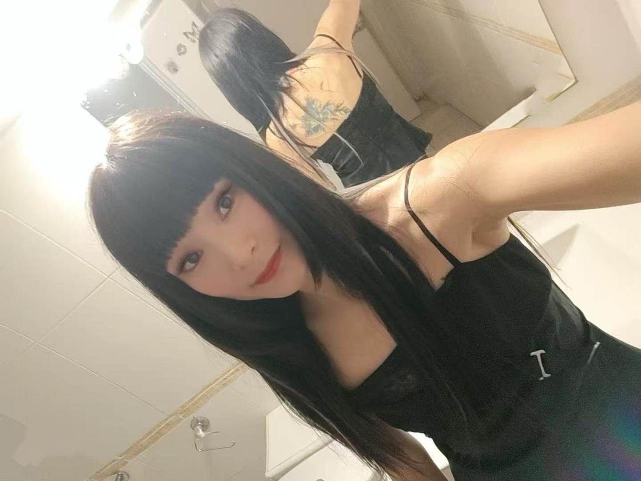 663431635: Chica busca chico en Barcelona